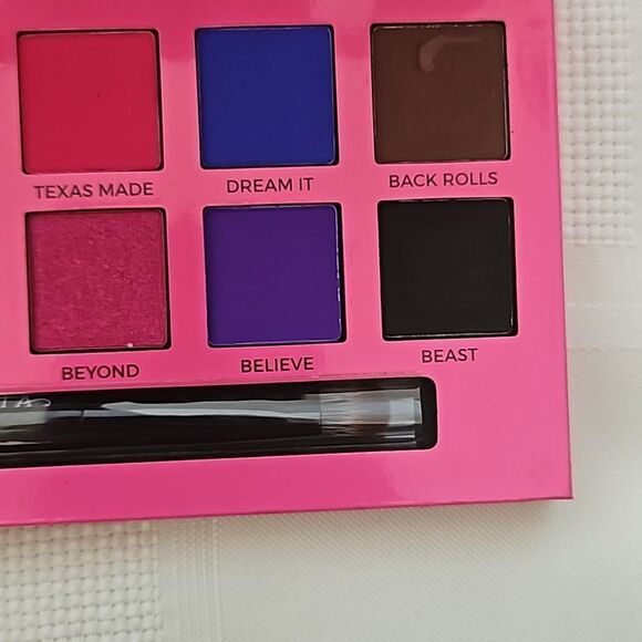 HP Alyssa Edwards Anastasia Beverly Hills 14 Shades Eyeshadow Palette Purple - Picture 9 of 16